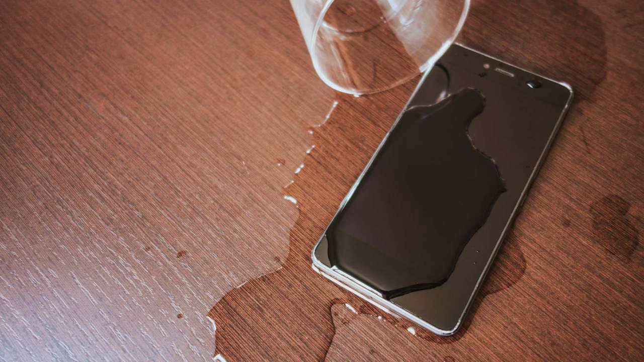 How to Remove Scratches from a Mobile Phone Screen: Effective Tips