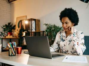 woman-frustrated-on-laptop-with-malware