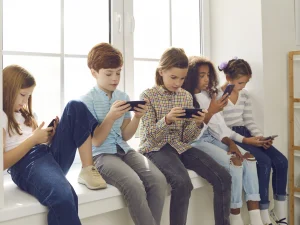 uk-considers-social-media-ban-under-16